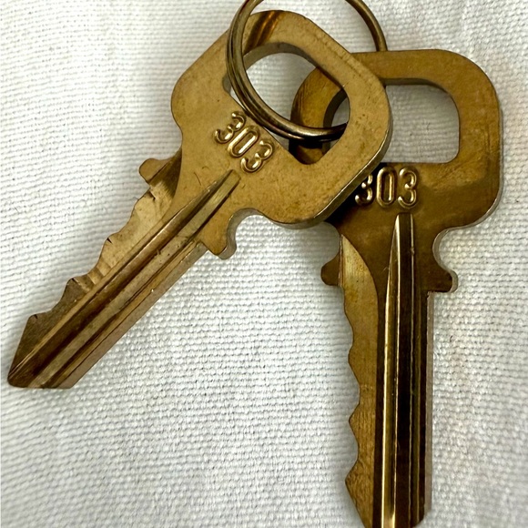 👑✅PRICE FIRM✅ Authentic Louis Vuitton keys for lock #303 - Picture 3 of 11